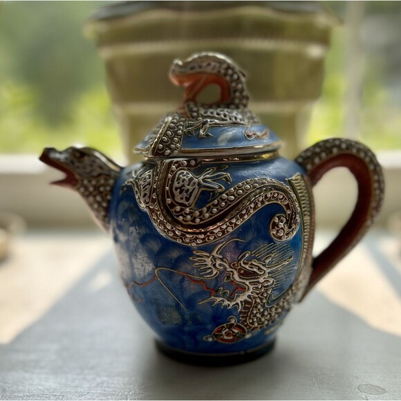 Vintage Hand Painted Kutani  Dragonware Moriage Japanese Teapot Blue Gold 7.5" - Picture 3 of 16